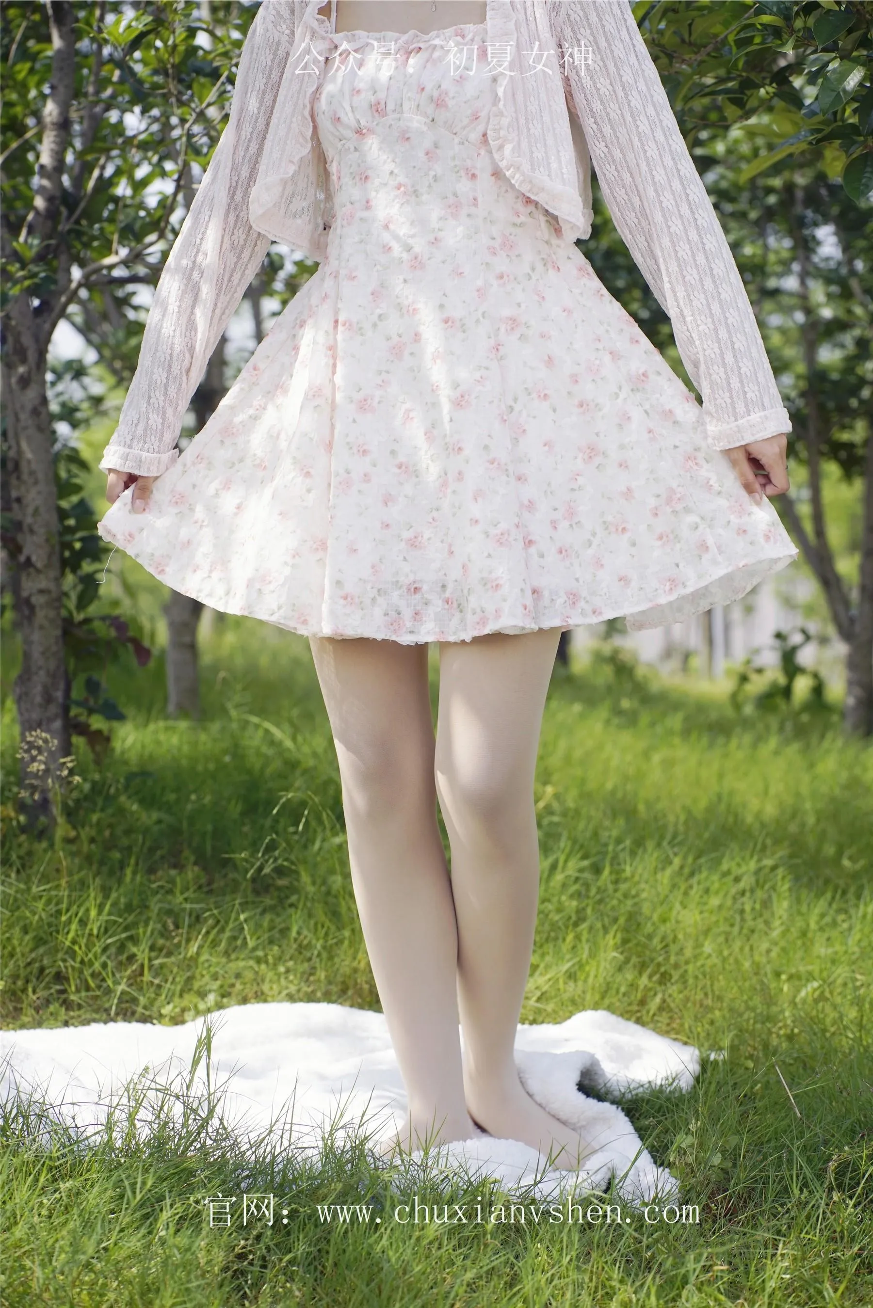 初夏女神 NO.070 依依 邻家女孩-风中少女 [122P]插图8